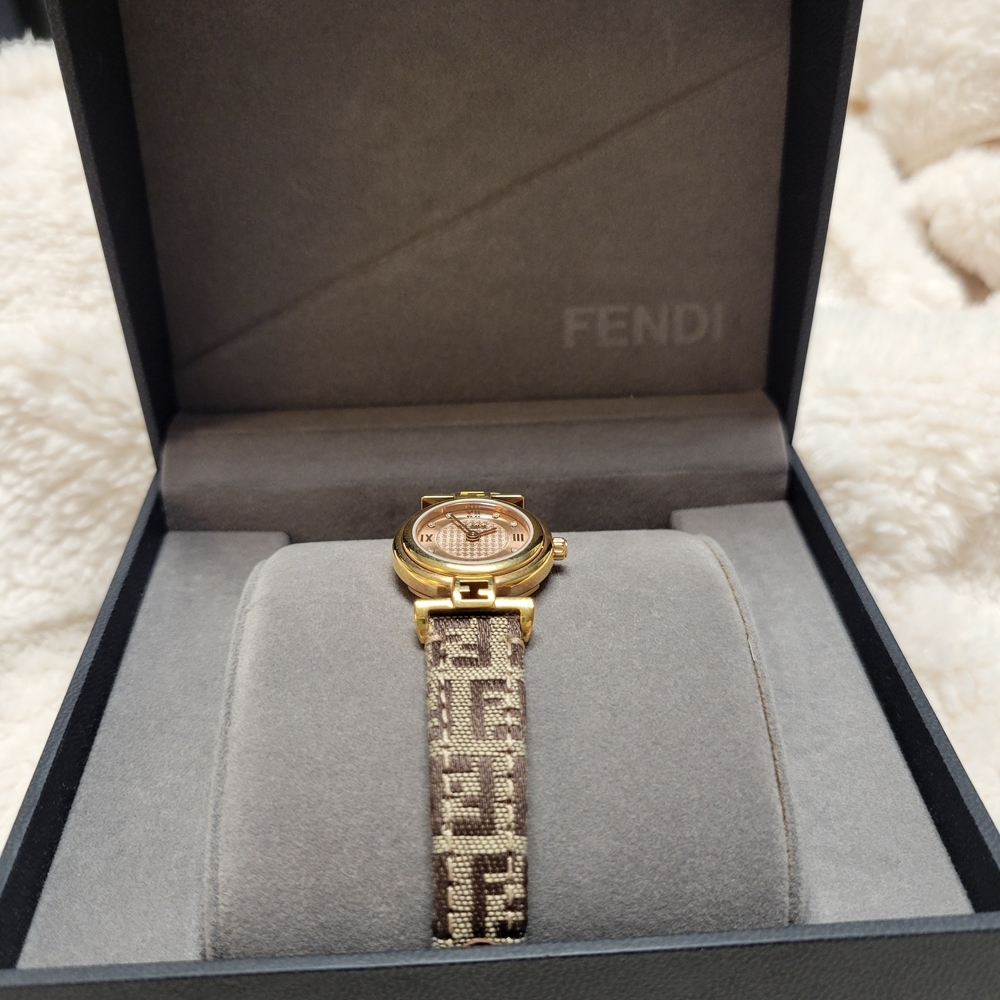 Fendi Orologi 2700L Leather Strap Watch - Picture 12 of 15